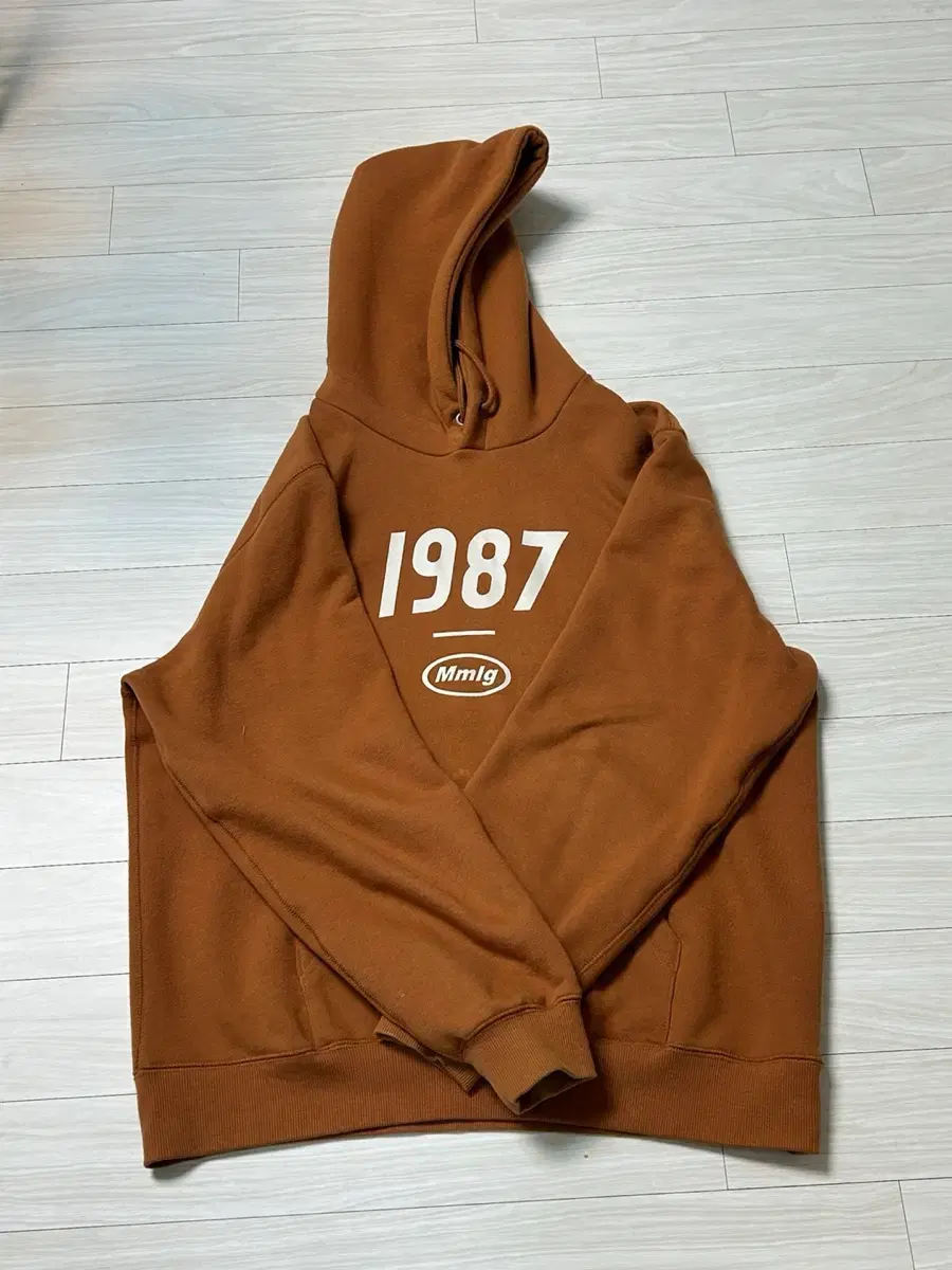 엠엠엘지 mmlg 1987 HOOD 브라운